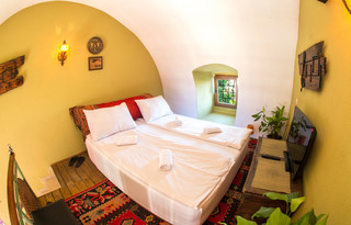 Couple’s- Getaway-Old -Bridge-Cozy- Studio-Apt-Hit-Booker-9