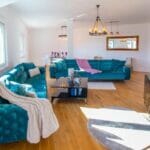 Apartment President - Hit Booker - Living room