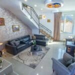 Villa Vie - Hit Booker - Living room