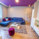 Apartment-Focus-Hit-Booker - Living room
