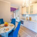 Apartment-Focus-Hit-Booker - Kitchen and Dining area