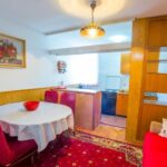 Duplex Apartment - Hit Booker - Kitchen and dining area