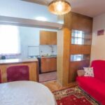 Duplex Apartment - Hit Booker - Kitchen and dining area