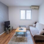 Cozy Corner near Old Town – Hit Booker – Living Room