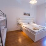 Central Train Station Apartment - Hit Booker - Bedroom