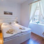 Central Train Station Apartment - Hit Booker - Bedroom