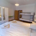 Central Train Station Apartment - Hit Booker - Bedroom