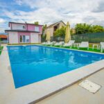 Villa Deluxe Buna - Hit Booker - Swimming pool