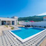 Villa IN - Hit Booker