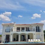 Villa Blanc - with Buna Riverside - Hit Booker