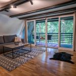 Cozy Love Nest - Hit Booker